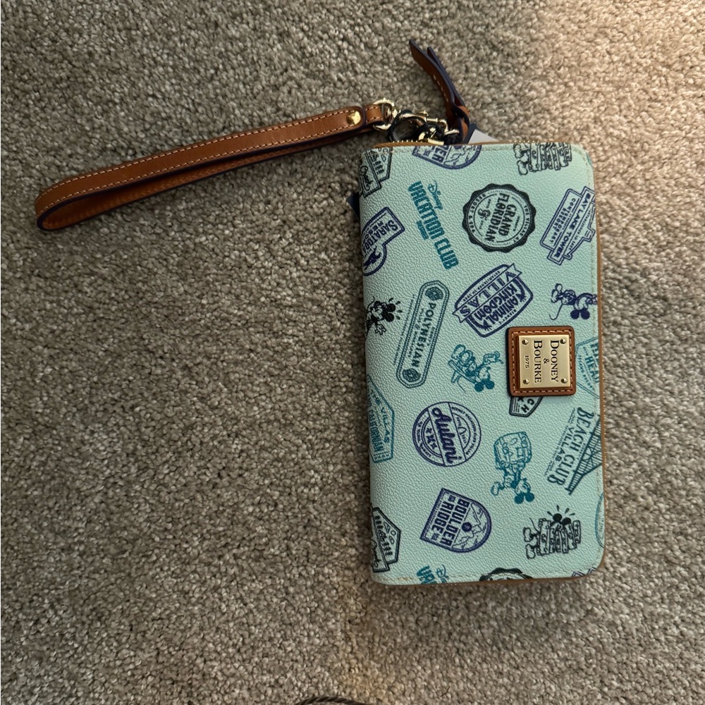 Dooney & Bourke Vacation Club Wallet